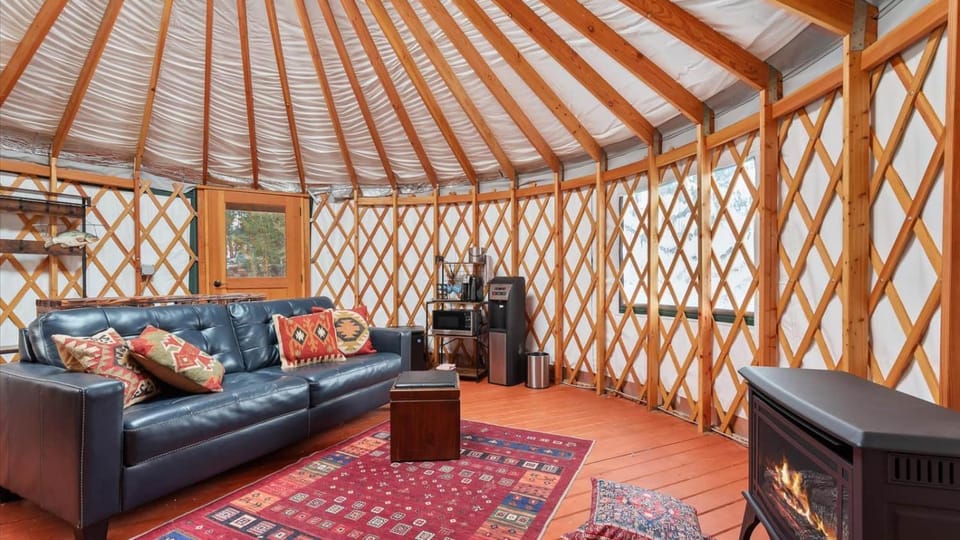 Living room, Photo of the whole room, Seating area, Bedroom, fireplace