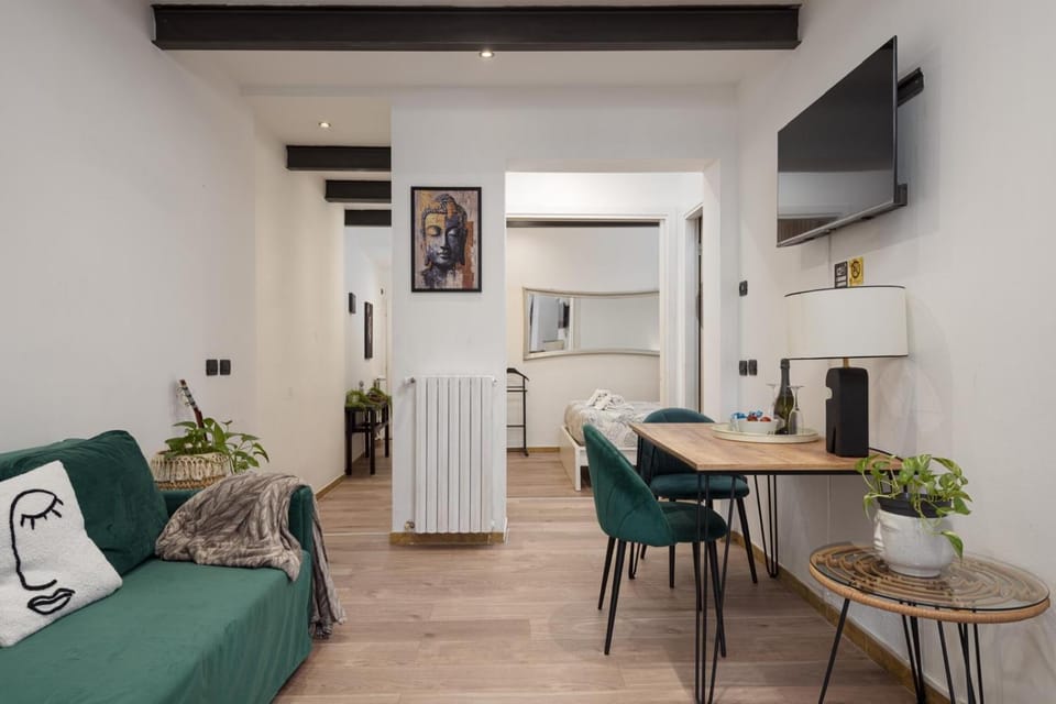 TV and multimedia, Living room, Seating area, Dining area, pet friendly, air conditioner