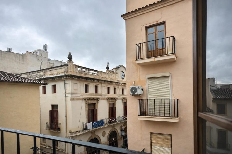 Mini Peixcateria B Capsule hotel in Valencian Community