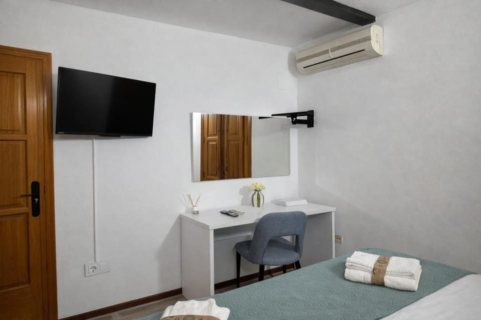 Mini Peixcateria B Capsule hotel in Valencian Community