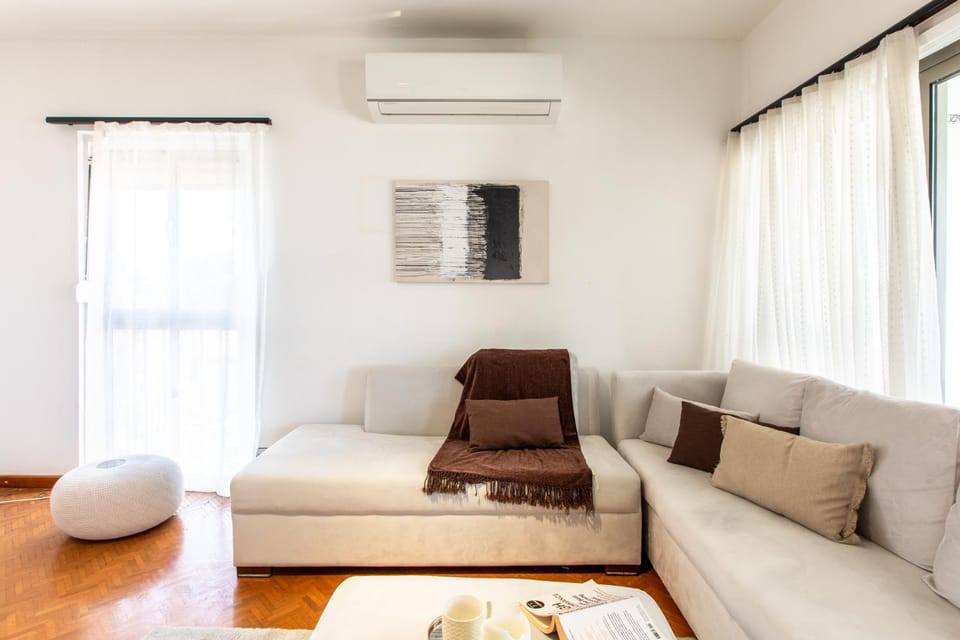 Living room, Seating area, air conditioner