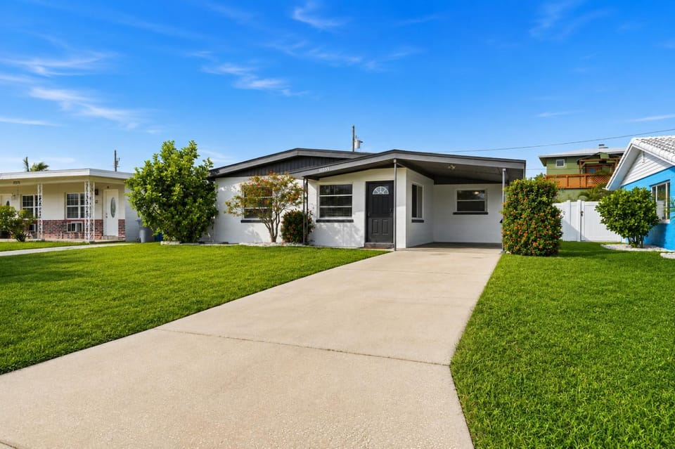 Experience Bliss Relaxing Retreat Near Treasure Island Beaches House in Treasure Island