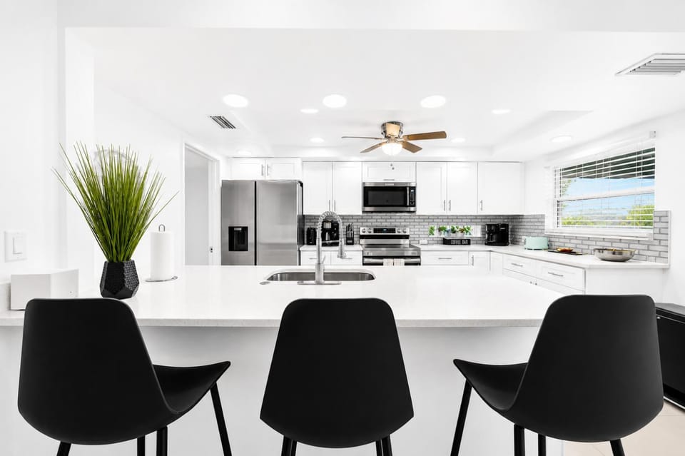 Experience Bliss Relaxing Retreat Near Treasure Island Beaches House in Treasure Island