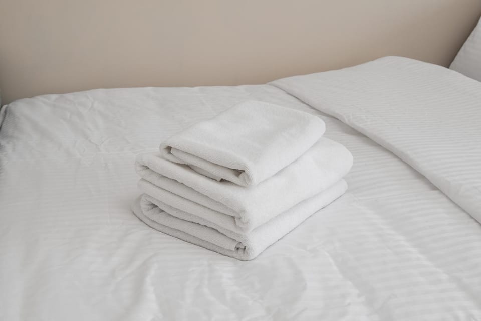 Bedroom, towels