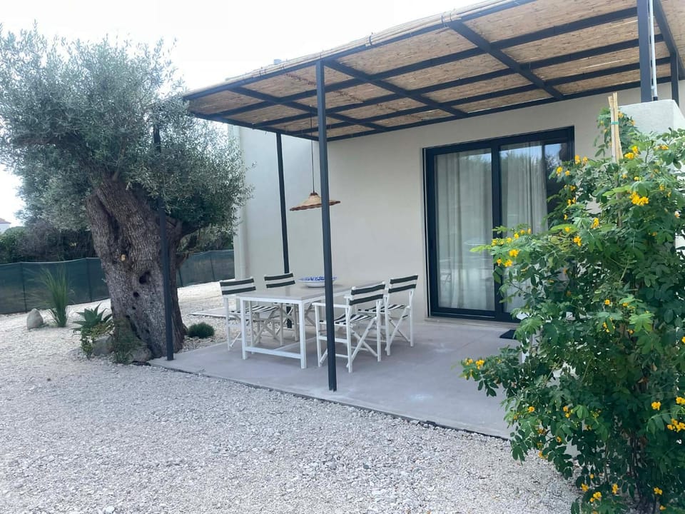 Property building, Garden, Balcony/Terrace, Balcony/Terrace