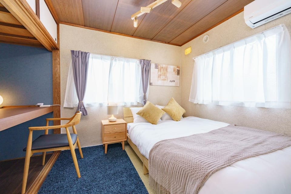 Bedroom, air conditioner