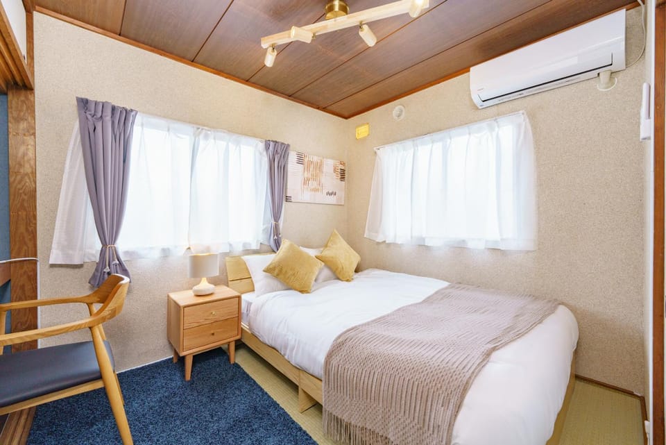 Bed, air conditioner
