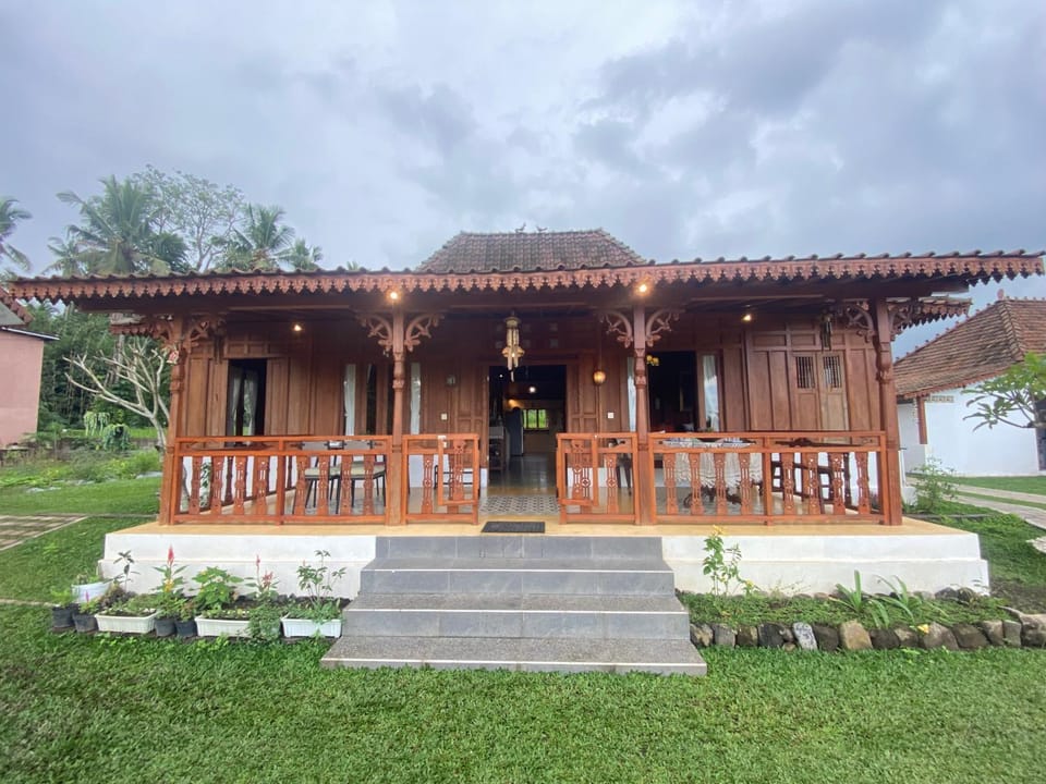 Sembung Healing House Bed and Breakfast in Marga