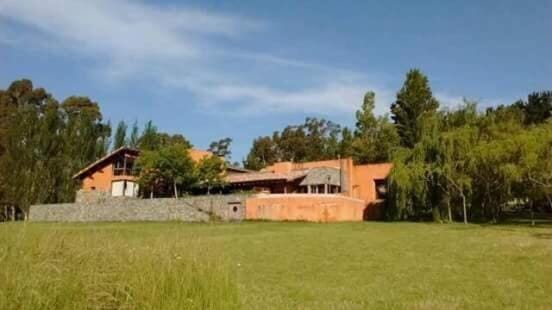 Casa La Alabanza in the Sierras de Tandil House in Tandil
