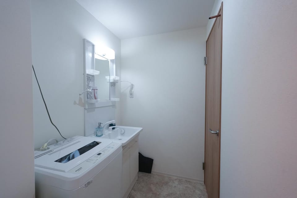New OPEN!難波まで電車で5分!花園町駅徒歩1分!ホテルリネン使用 101 Apartment in Osaka