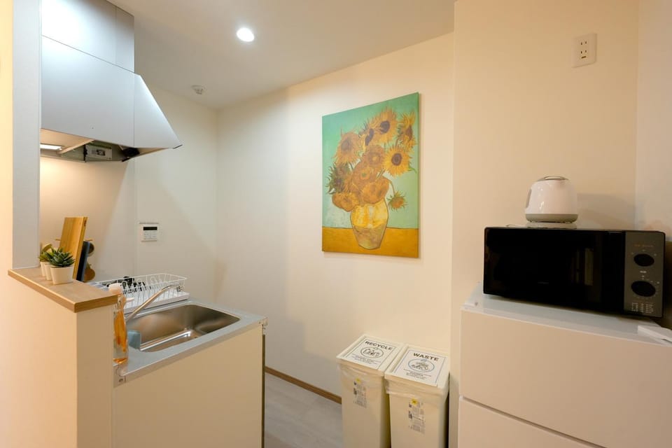 New OPEN!難波まで電車で5分!花園町駅徒歩1分!ホテルリネン使用 201 Apartment in Osaka