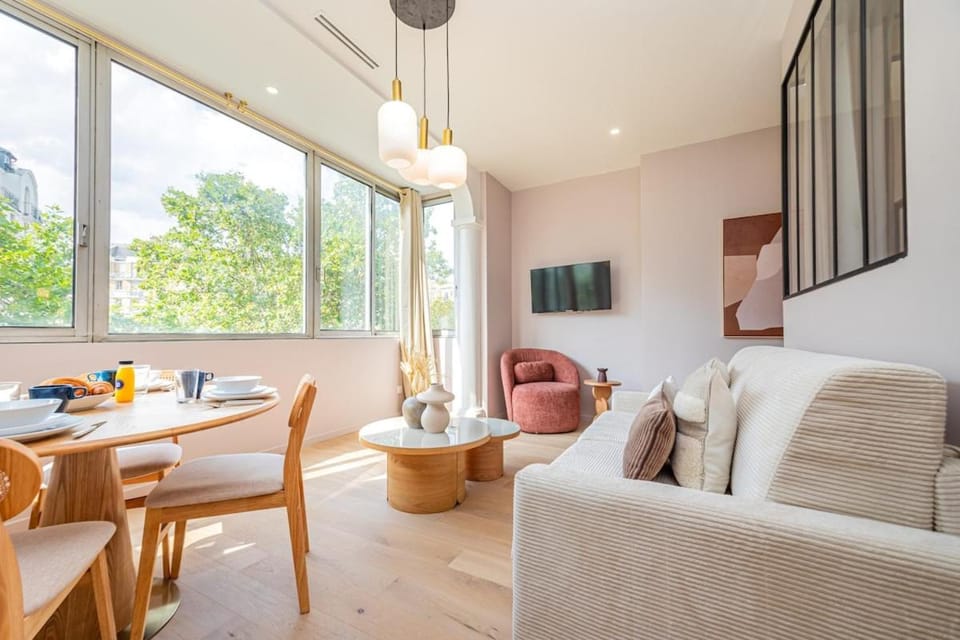Stylish 1-Bedroom Apartment with Air Conditioning in Paris 17th Apartment in Levallois-Perret