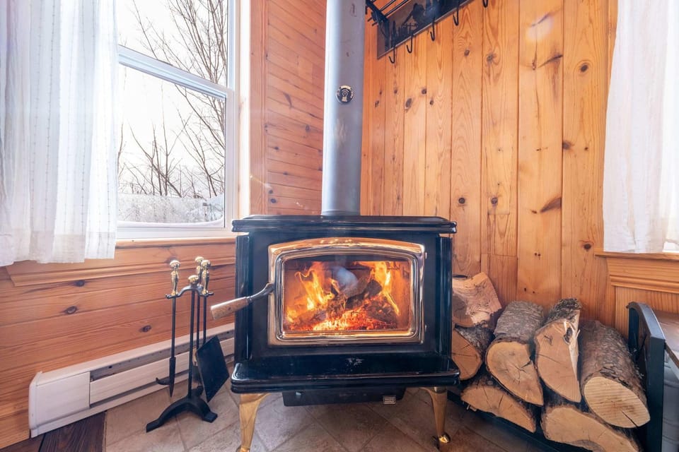 Spa Outdoor & Adventure - LEnigmasud Chalet in Quebec