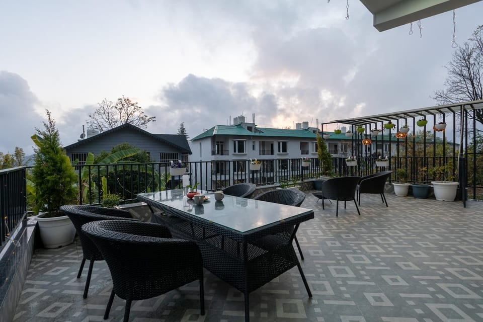 ELIVAAS Signature Lakefront Villa Villa in Uttarakhand