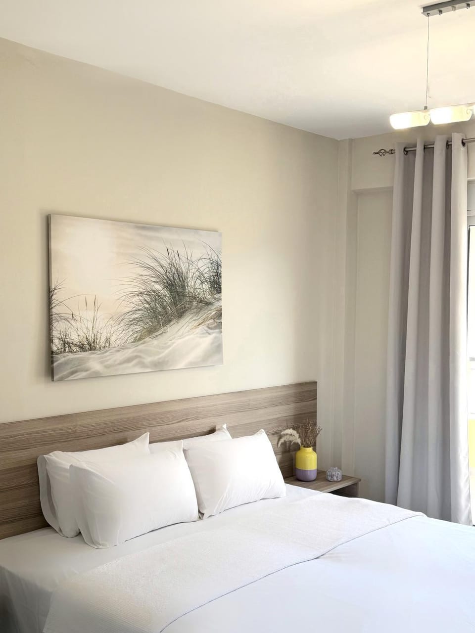 Bed, Photo of the whole room, Decorative detail, Bedroom