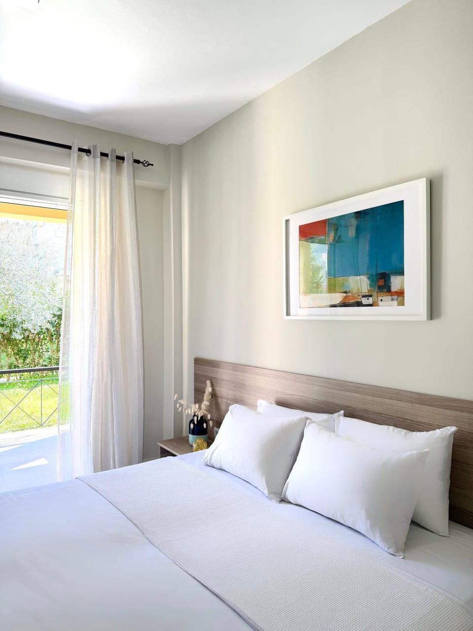 Bed, TV and multimedia, Photo of the whole room, Bedroom