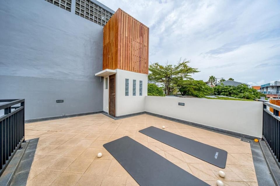 Stylish 2 Bedroom Villa Near Finns & Atlas Beach Club with private pool, BBQ and Rooftop for Yoga Villa in North Kuta