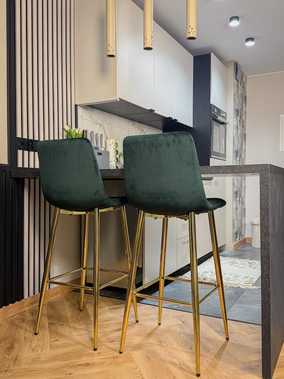 Kitchen or kitchenette, microwave, oven, stove