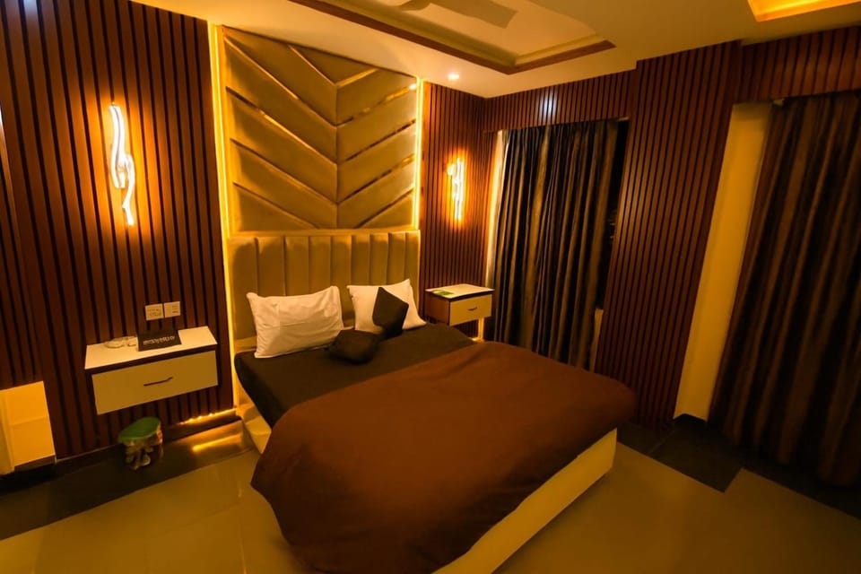 Property building, Bed, Photo of the whole room, Bedroom