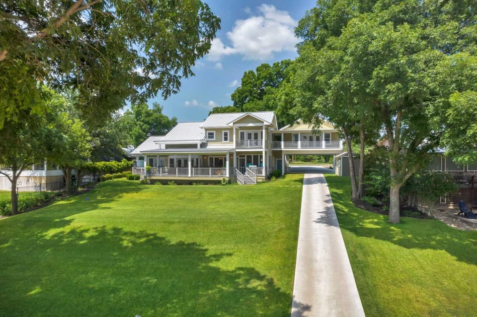 Beach House on River Oaks House in Kingsland