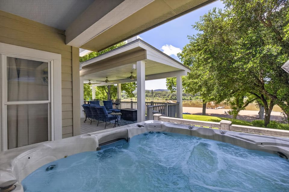 Beach House on River Oaks House in Kingsland