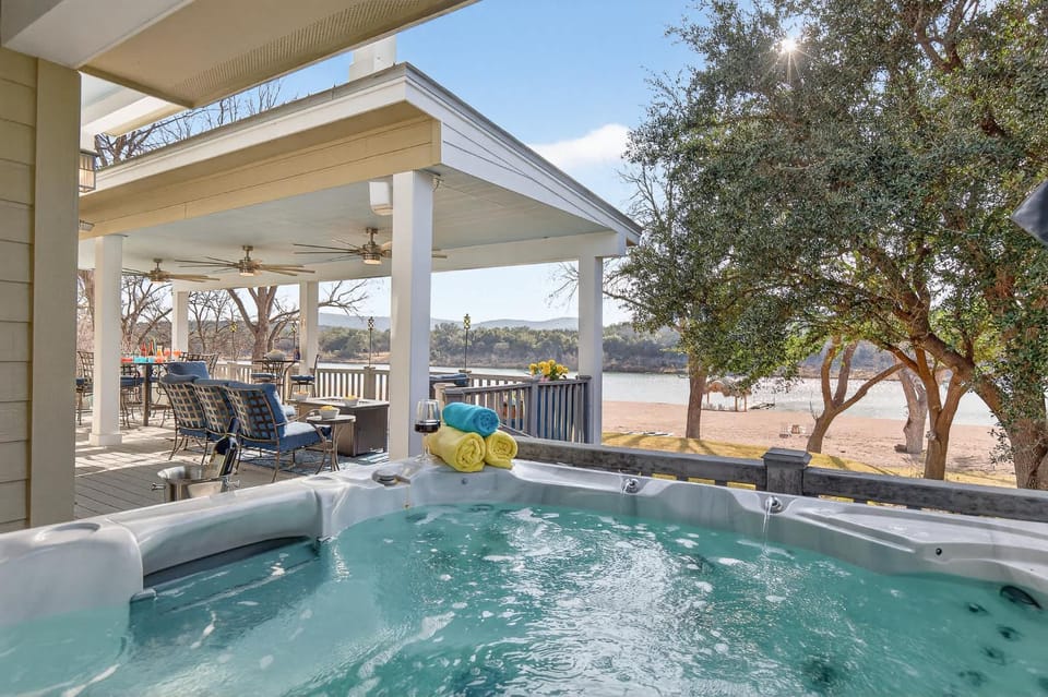 Beach House on River Oaks House in Kingsland