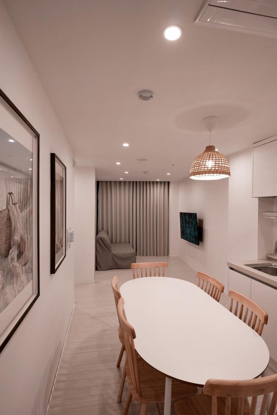 TV and multimedia, Kitchen or kitchenette, Dining area