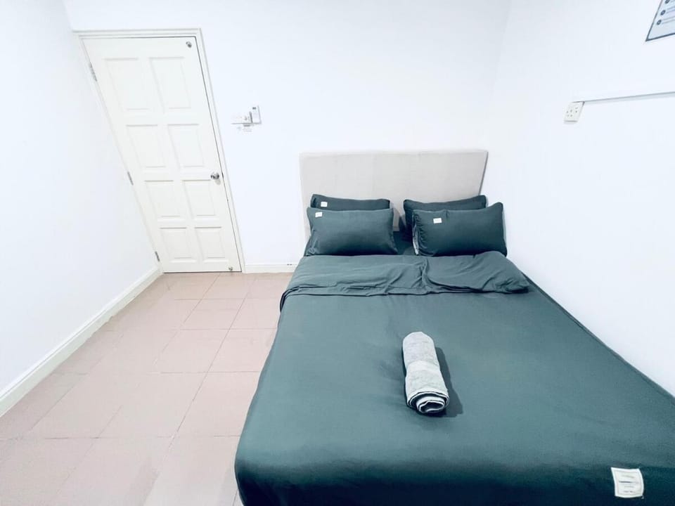 9 Min KLCC 9KM Mid Valley Karaoke 28Pax 7Car Apartment in Federal Territory of Kuala Lumpur