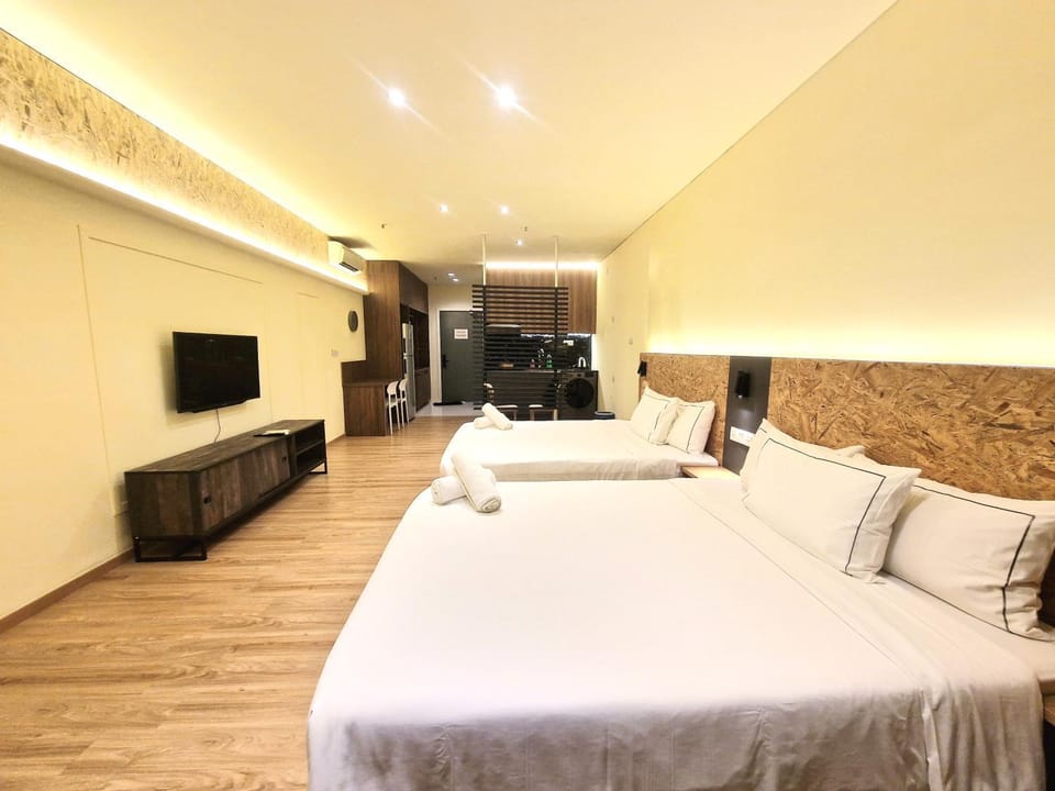 Bed, TV and multimedia, Bedroom