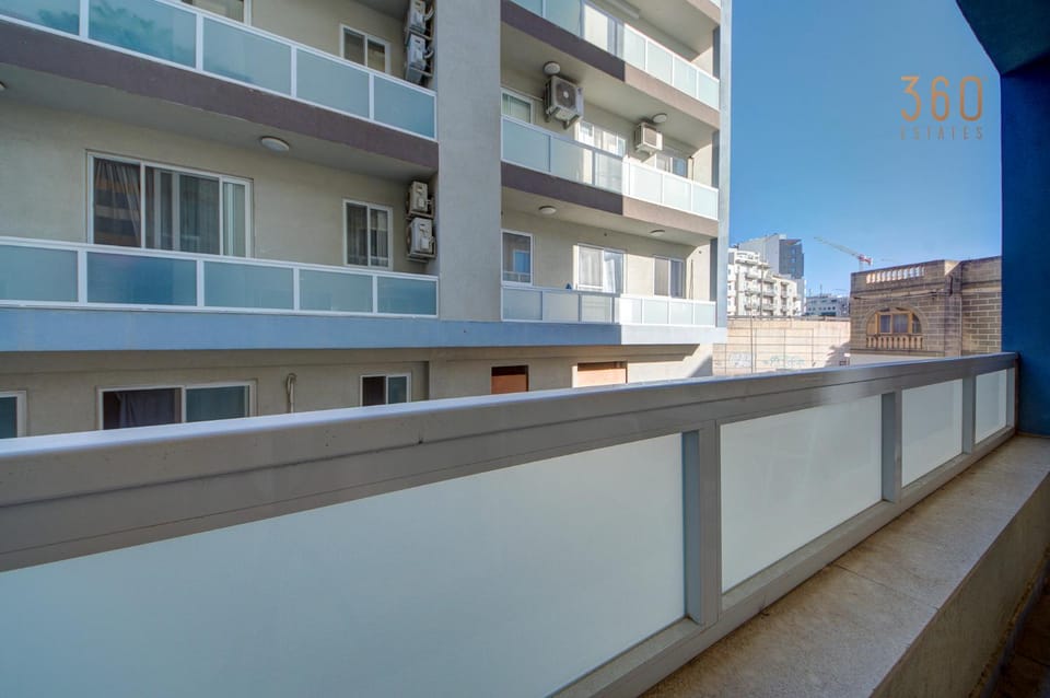 Property building, Day, View (from property/room), Balcony/Terrace