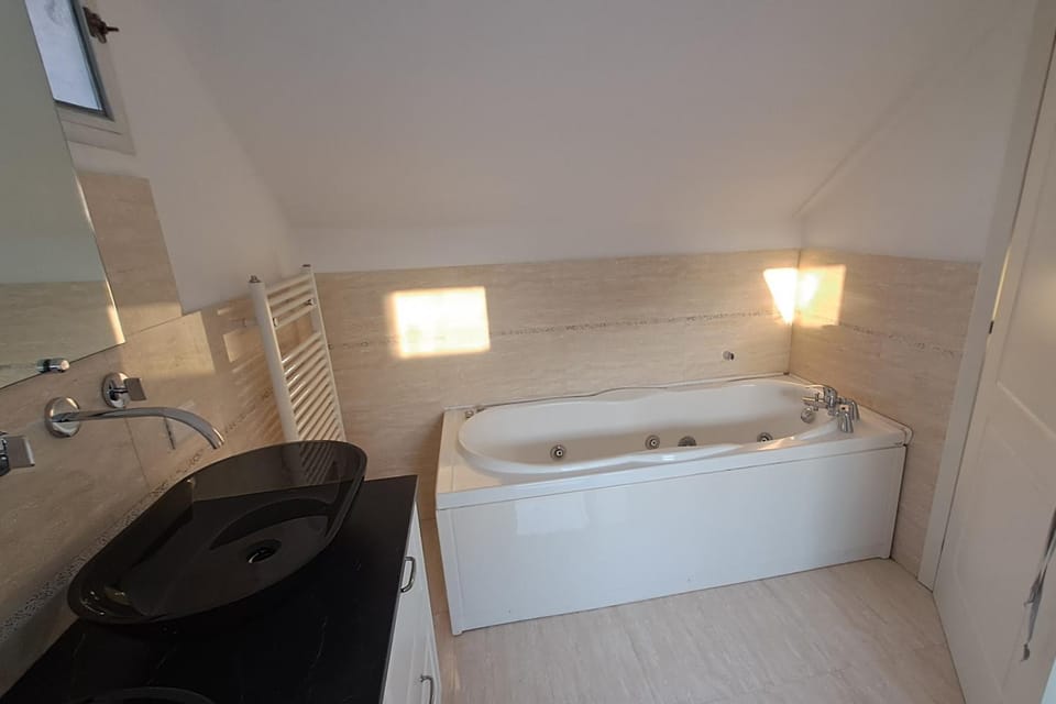 Hot Tub, Hot Tub, Bathroom, Bath
