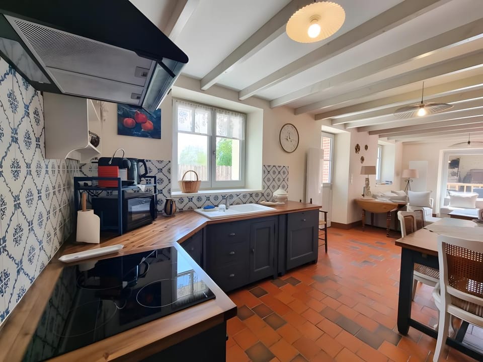 Property building, Kitchen or kitchenette, Living room