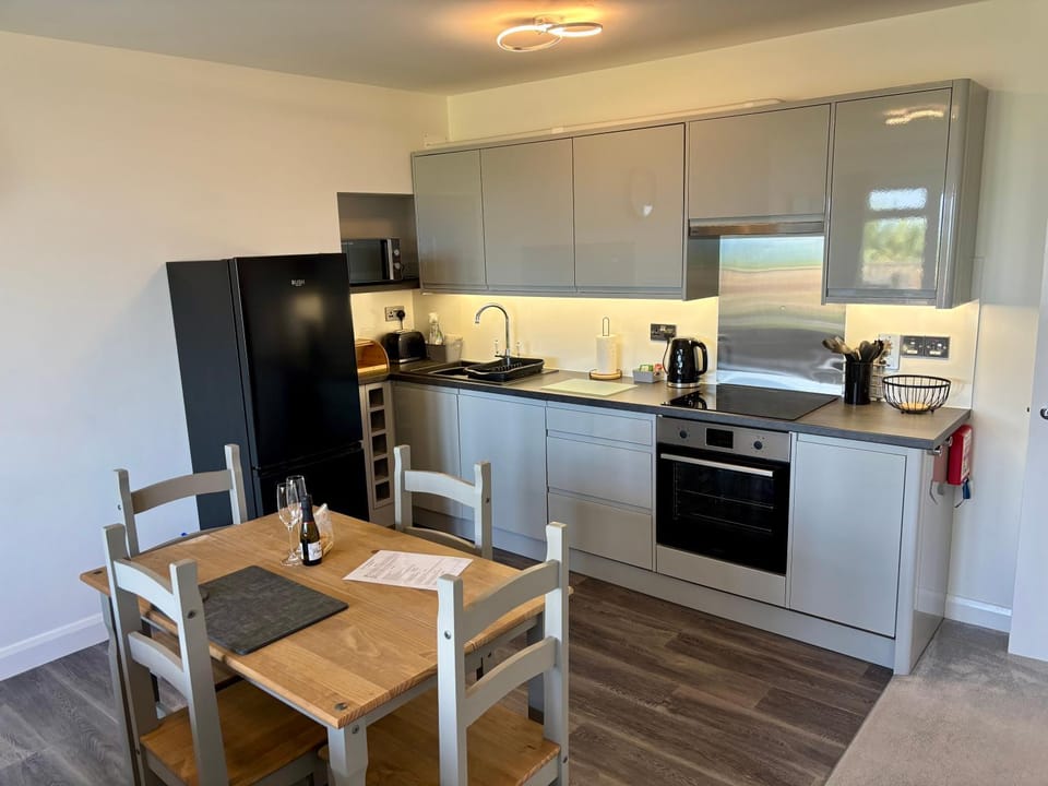 Dining area, kitchen