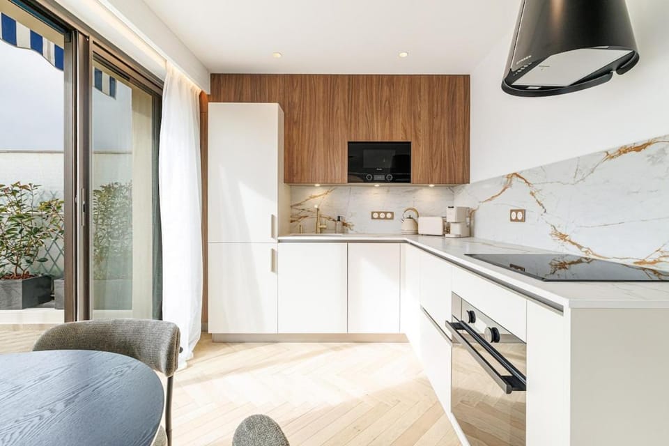 Kitchen or kitchenette, Dining area, dishwasher, oven, stove