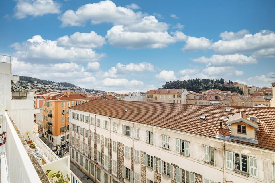 Day, Neighbourhood, City view, Location