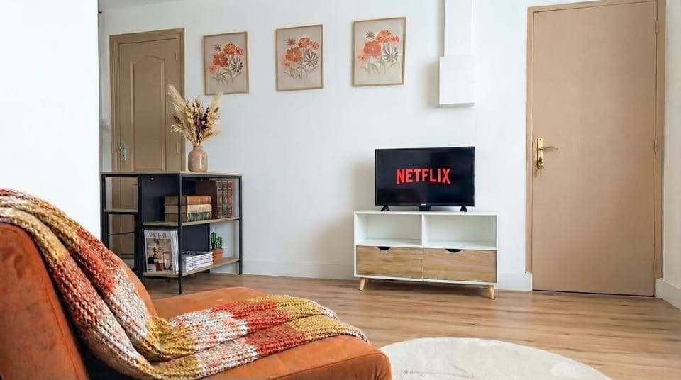 TV and multimedia, Living room, Seating area