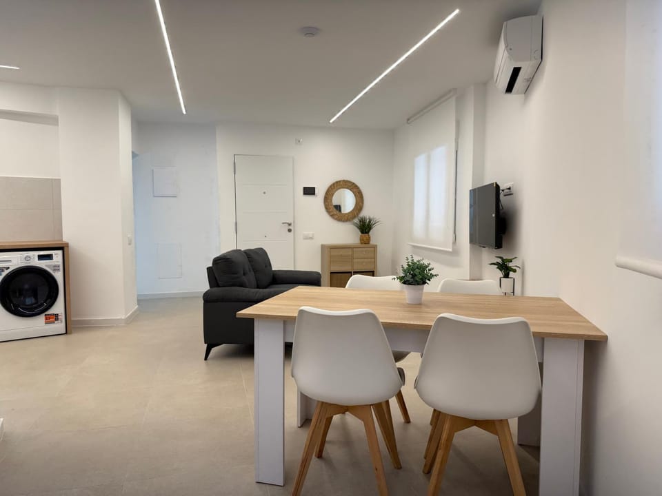 TV and multimedia, Living room, Dining area, air conditioner