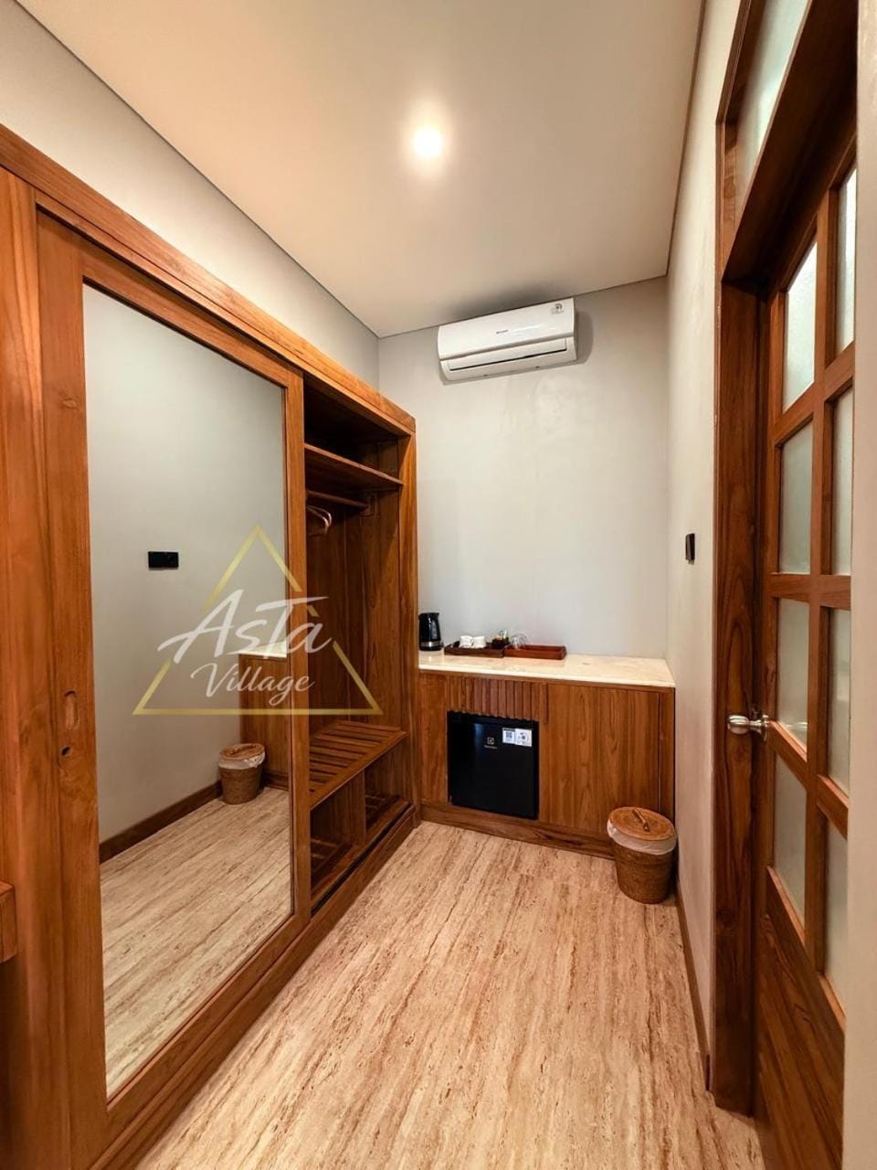 wardrobe, air conditioner