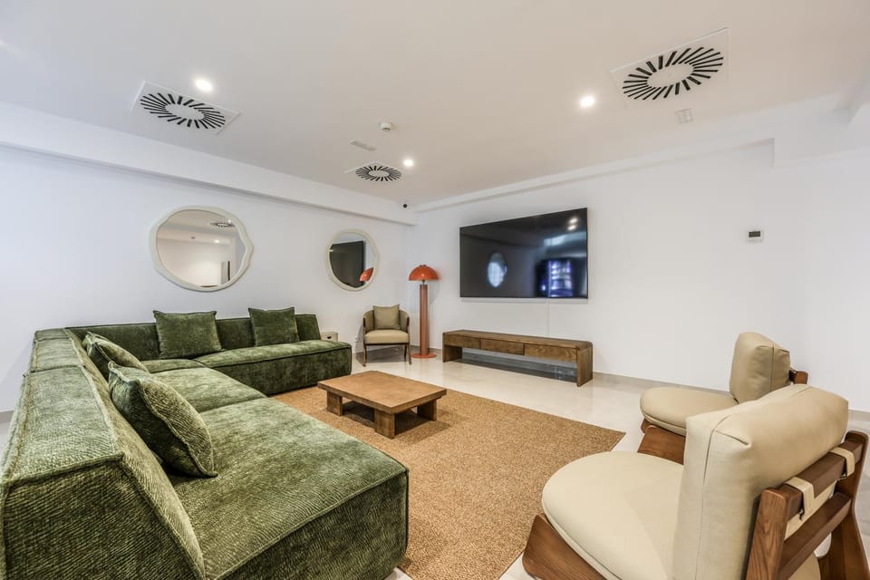 Communal lounge/ TV room, Game Room