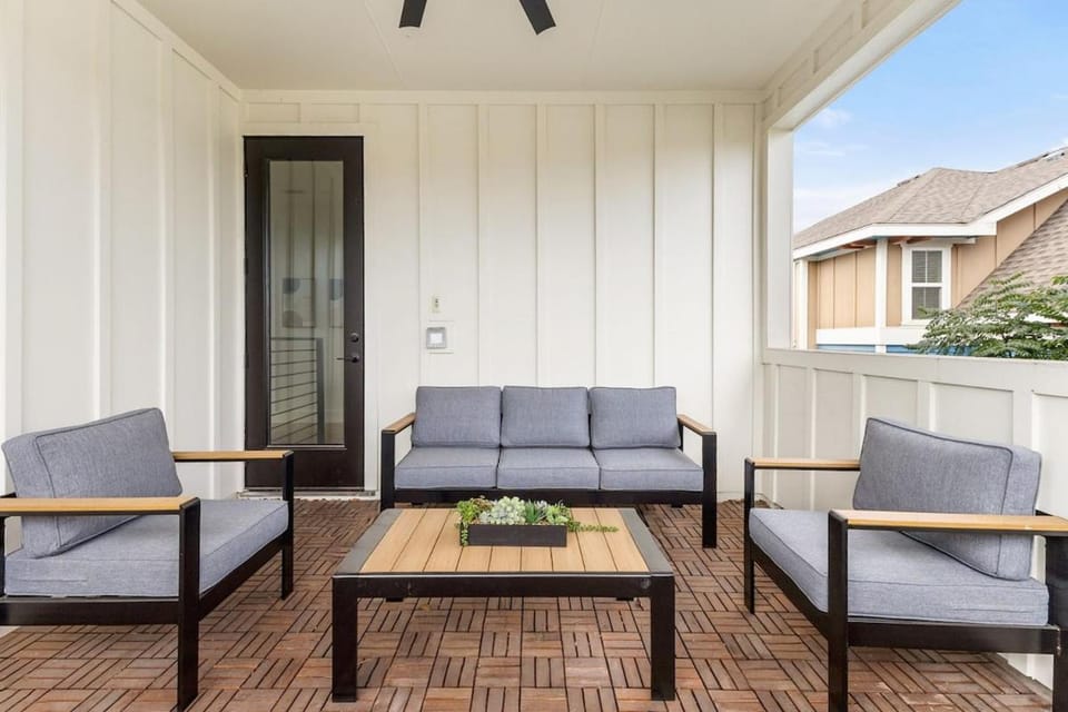 Austin Ember House with Hot Tub & Pit House in Austin