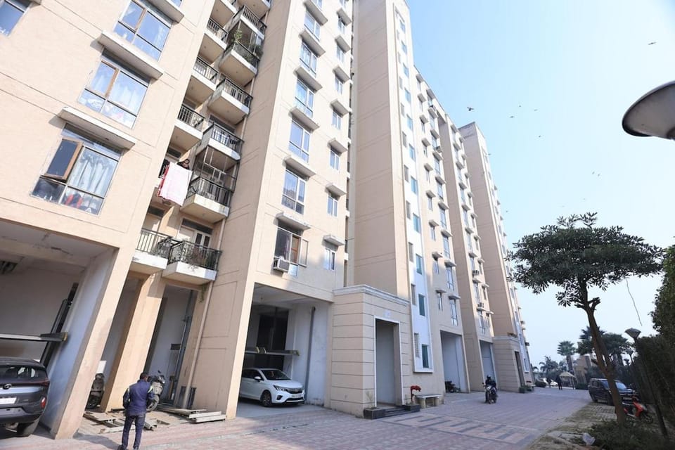 Royal 4BHK Oasis BalconyViews Apartment in Delhi