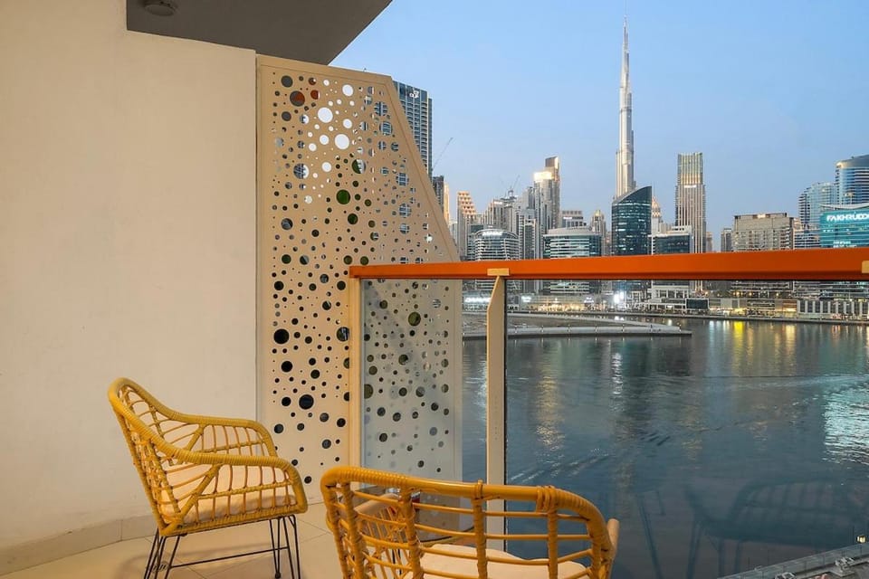 FIRST CLASS Studio Canal & Burj Khalifa View Apartment in Dubai