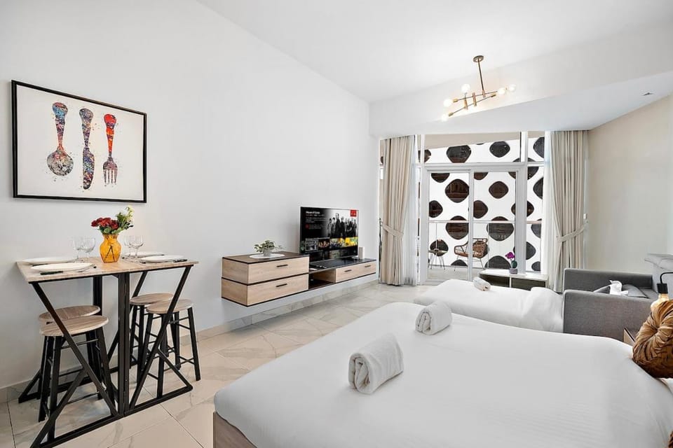FIRST CLASS Studio Canal & Burj Khalifa View Apartment in Dubai