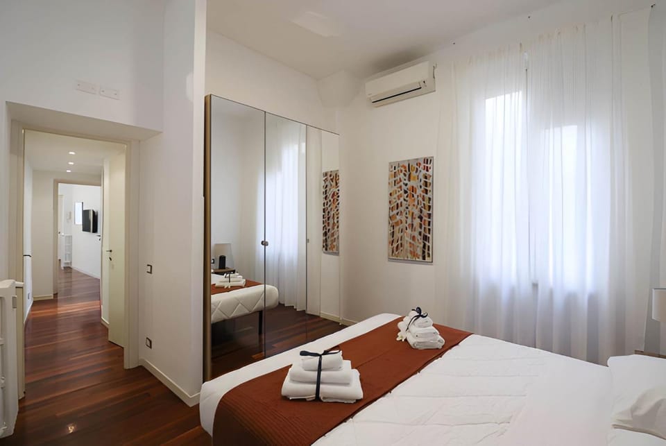 Deluxe Vatican Chic Home - 2min Vatican & Metro 2min - AC, Wifi Apartment in Rome