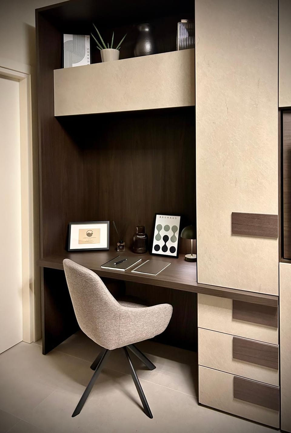 Seating area, internet