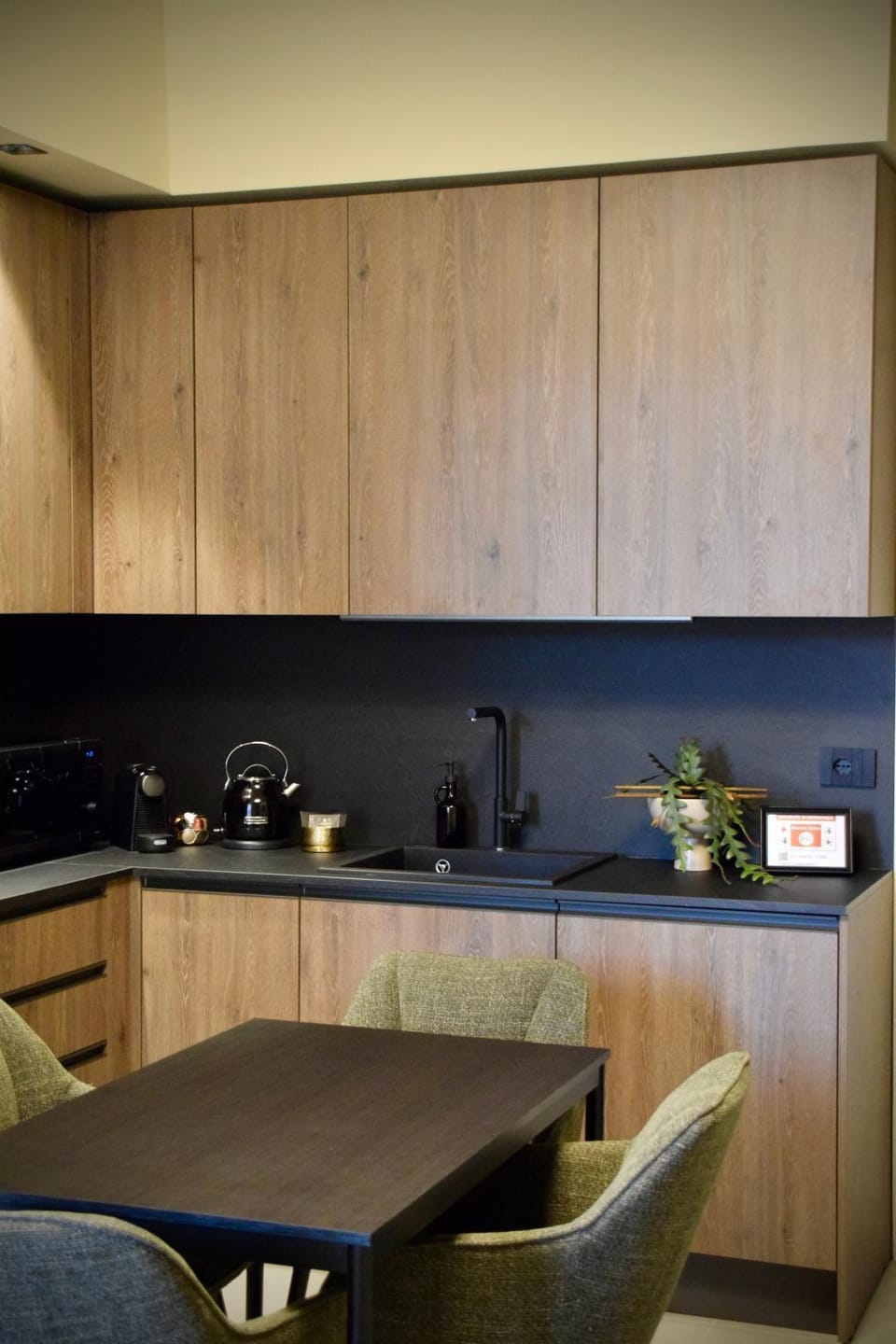 Coffee/tea facilities, Kitchen or kitchenette, Dining area