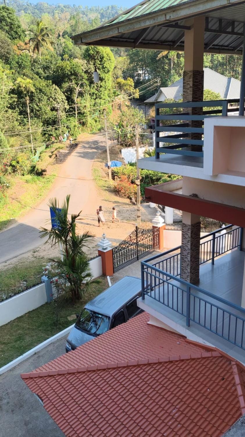 Property building, Day, Garden, View (from property/room), Balcony/Terrace, Parking