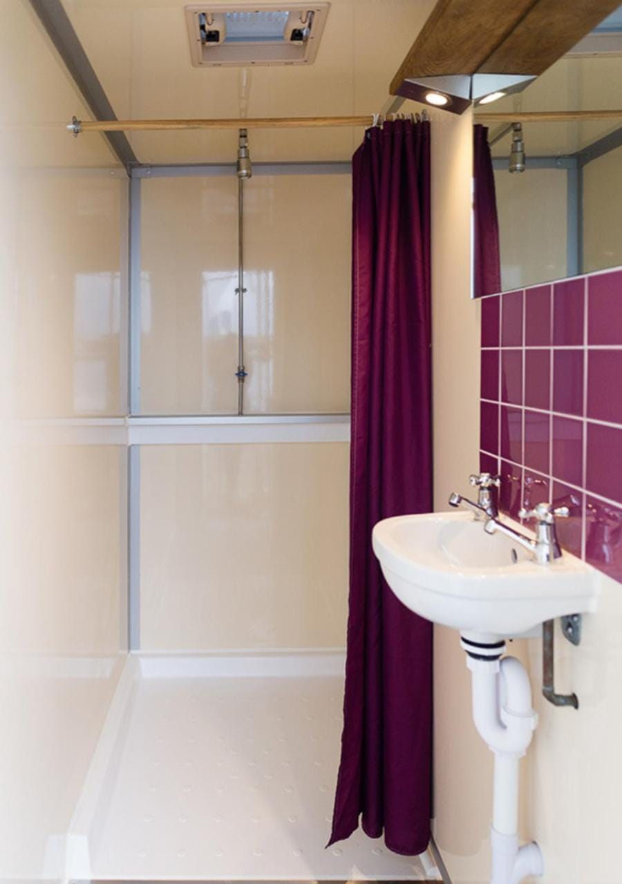 Shower, Day, Area and facilities