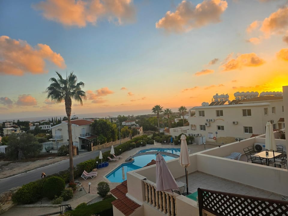 Property building, Balcony/Terrace, Pool view, Sea view, Swimming pool, Sunset