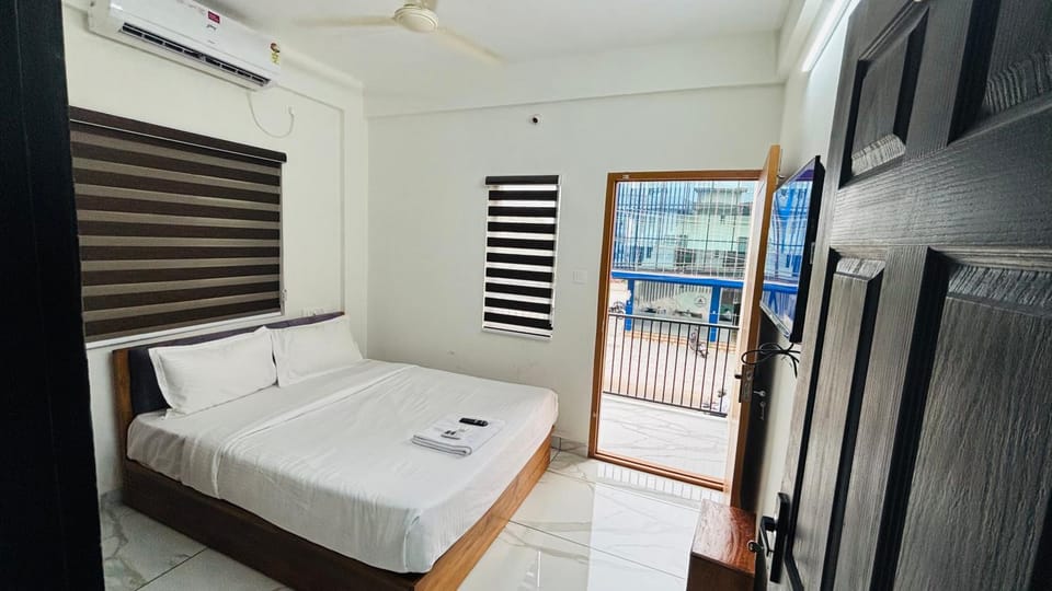 Bed, TV and multimedia, Photo of the whole room, Bedroom, bunk bed, wardrobe, air conditioner